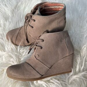 TOMS Women's Suede Wedge Ankle Boots Size 7